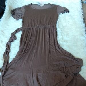 Brown Short-Sleeve Midi Dress with Tie Waist